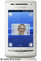 Основным элементом управления Sony Ericsson Xperia X8 является большой палец, разработанный для пользовательского интерфейса Sony Ericsson UX